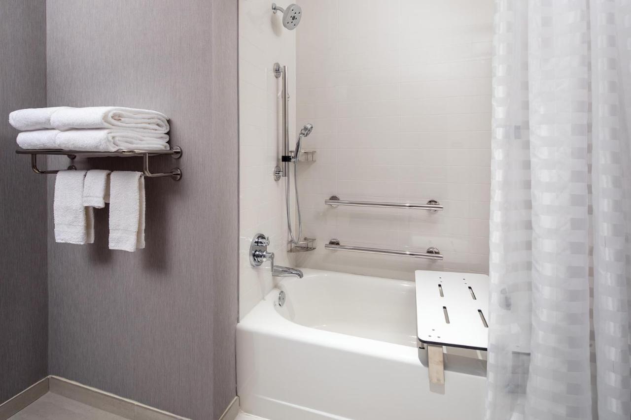 Hyatt Place Hotel 3*